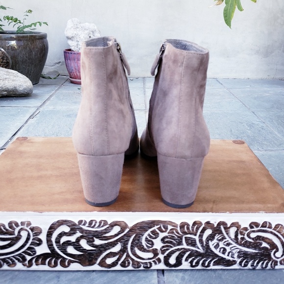 Elegant Chic Eileen Fisher Booties - Picture 5 of 8